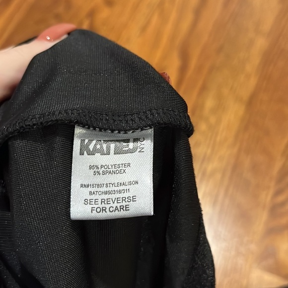 Katie J NYC Junior’s Velvet Top with Padded Shoulders Size M - Picture 6 of 6